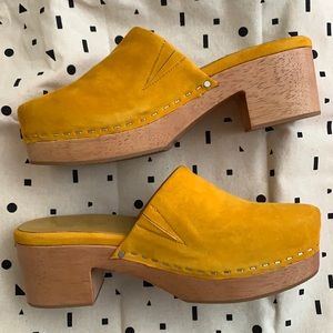 (NEW!) Charlotte Stone Clogs